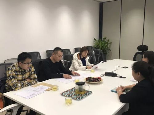 通州區(qū)食藥局餐飲服務監(jiān)管科與市局餐飲服務監(jiān)管處對一家中央廚房進行聯審